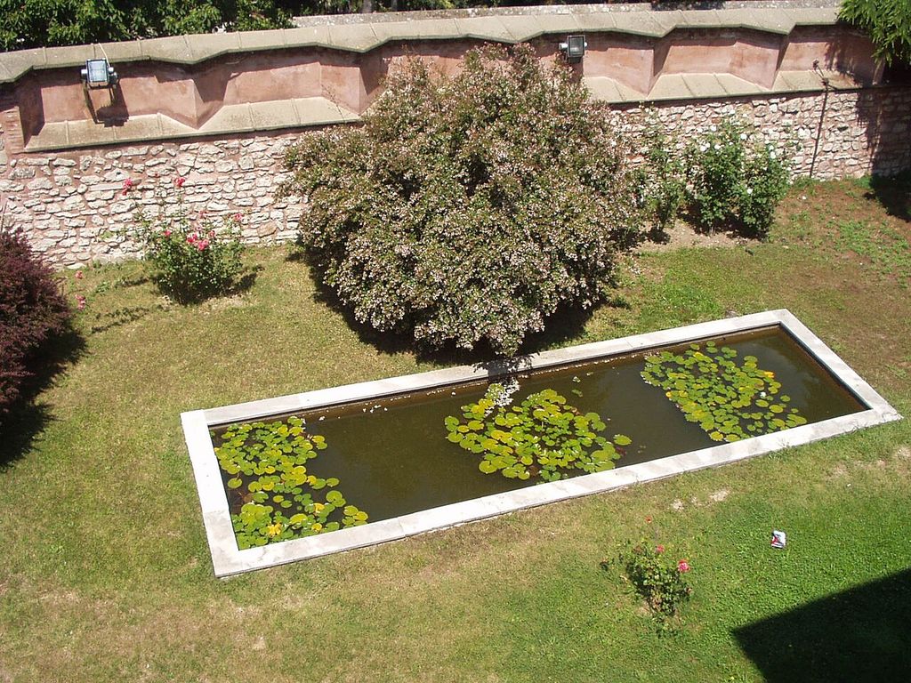 Ornamental pool in garden of the Fourth Courtyard, Topkapı Palace , Istanbul.
