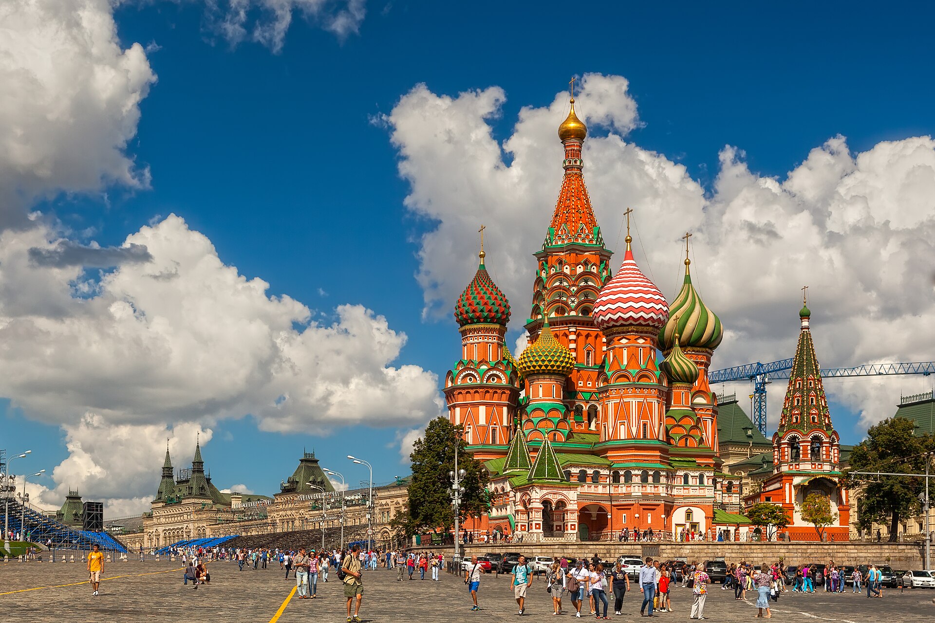 St Basil’s Cathedral seen from Red Square, with its taller central tent, smaller churches and later bell tower.