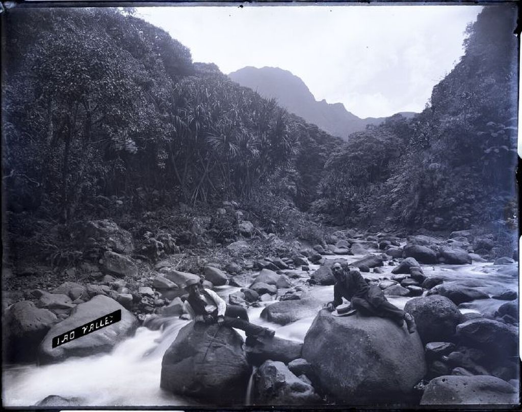 Photograph of Historic photograph of ‘Íao Valley, Maui.