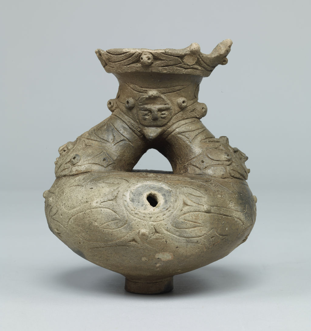 《人形装飾付異形注口土器》J-37440。東京国立博物館/ColBaseの画像を比例縮小。
