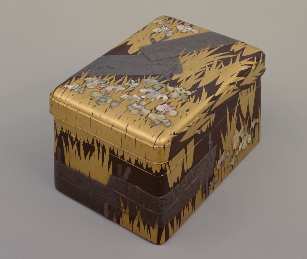 《八橋蒔絵螺鈿硯箱》 — Tokyo National Museum H-86